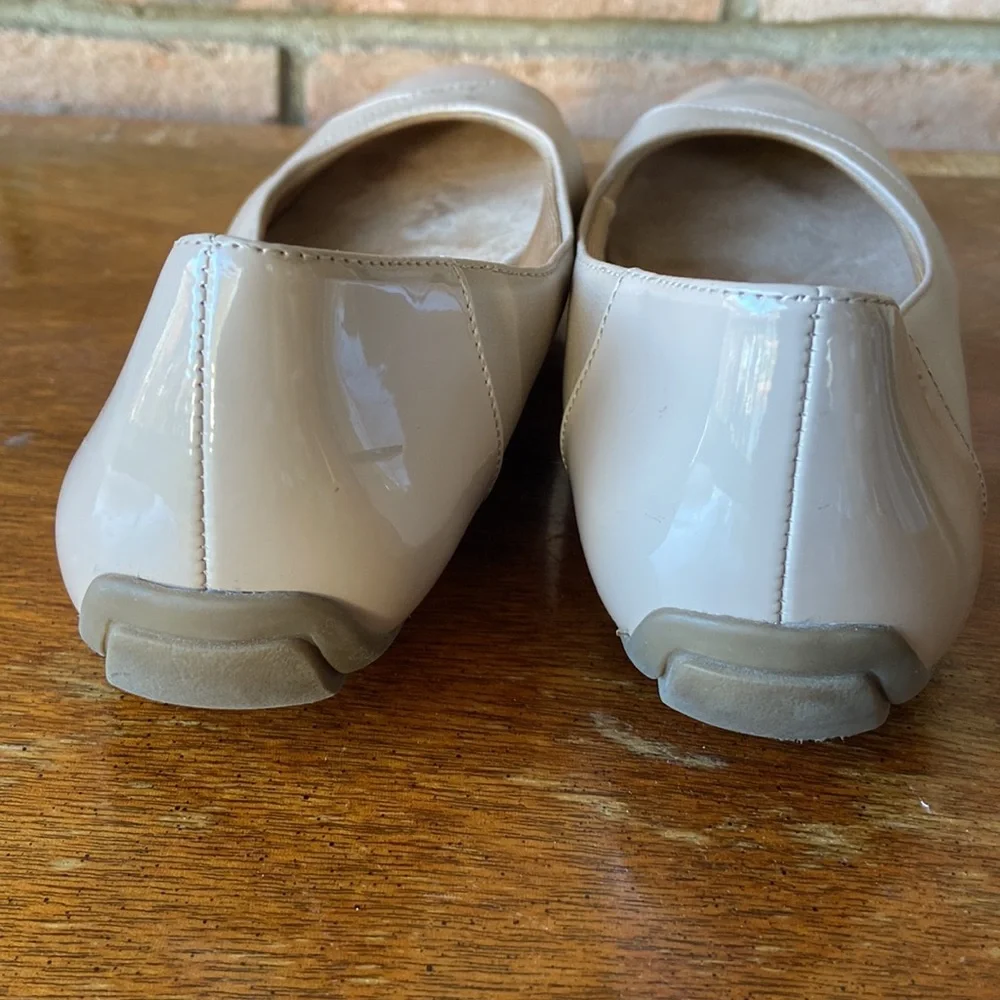 Naturalizer Cream Tan Flats, 8.5 - Picture 6 of 6